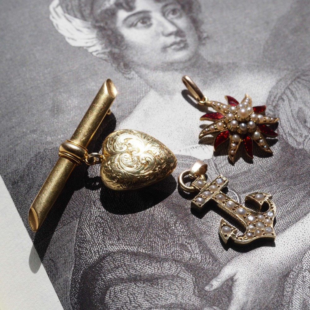 Antique Victorian 'Puffy' Heart Brooch 18K Gold with Wonderful Engravings c.1890 View XXI
