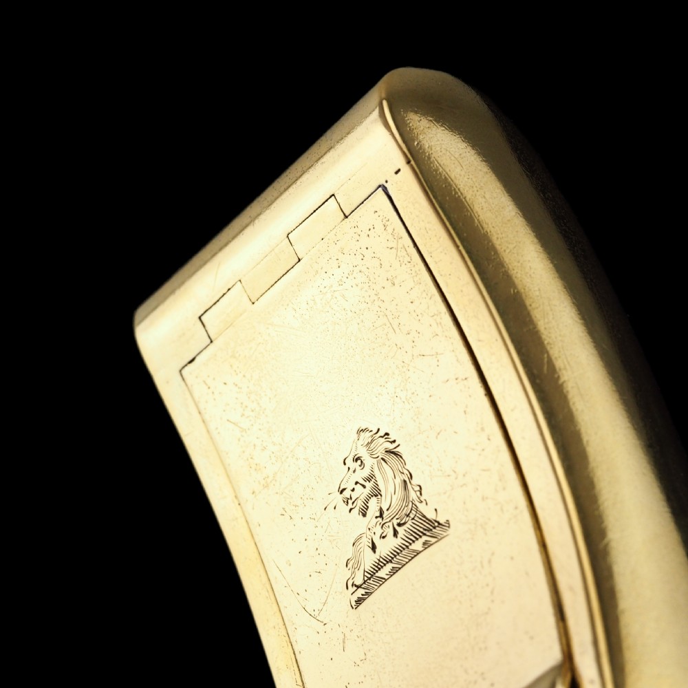 Antique Georgian Solid Silver Gilt Snuff Box Curved & Crested Design - William Simpson 1810 View III