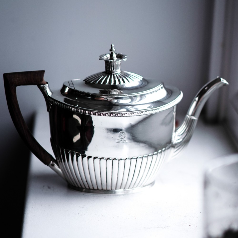 Antique Georgian Solid Silver Teapot with Coronet-like Finial - Daniel Pontifex London 1798 View IV