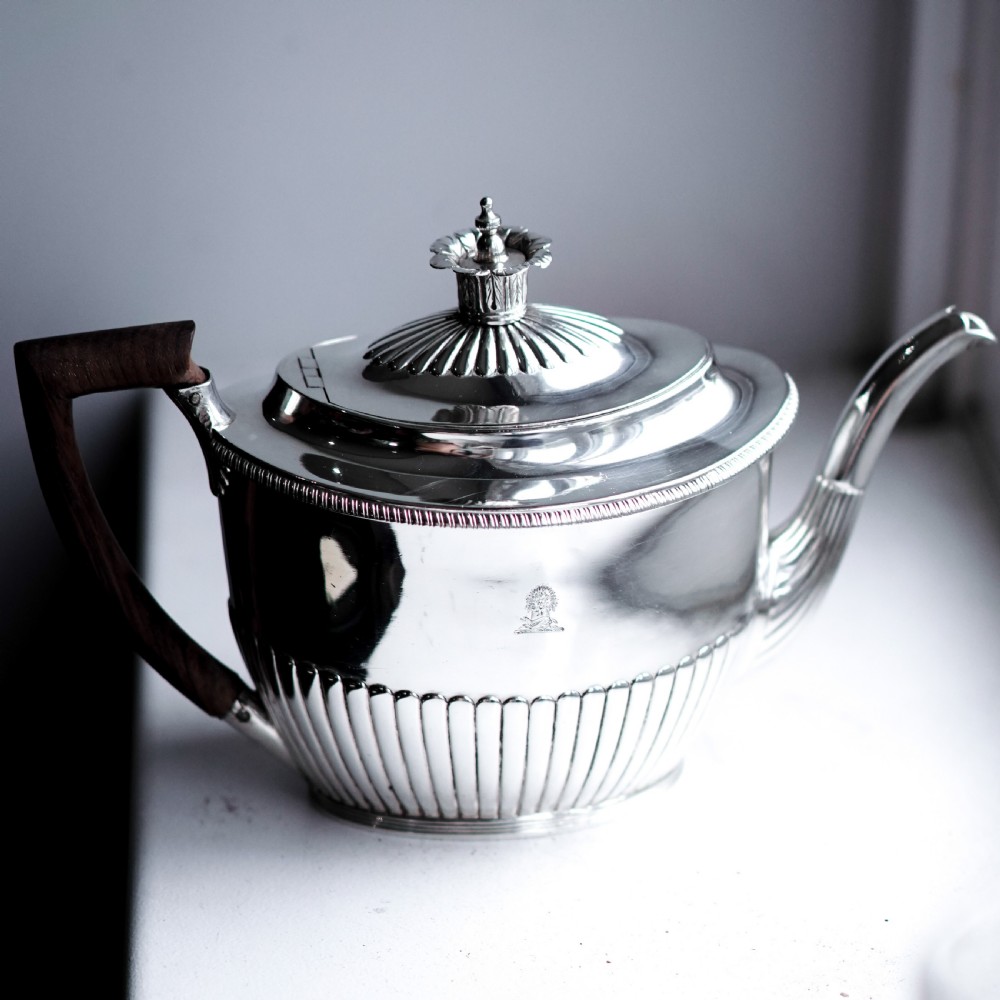 Antique Georgian Solid Silver Teapot with Coronet-like Finial - Daniel Pontifex London 1798 View V