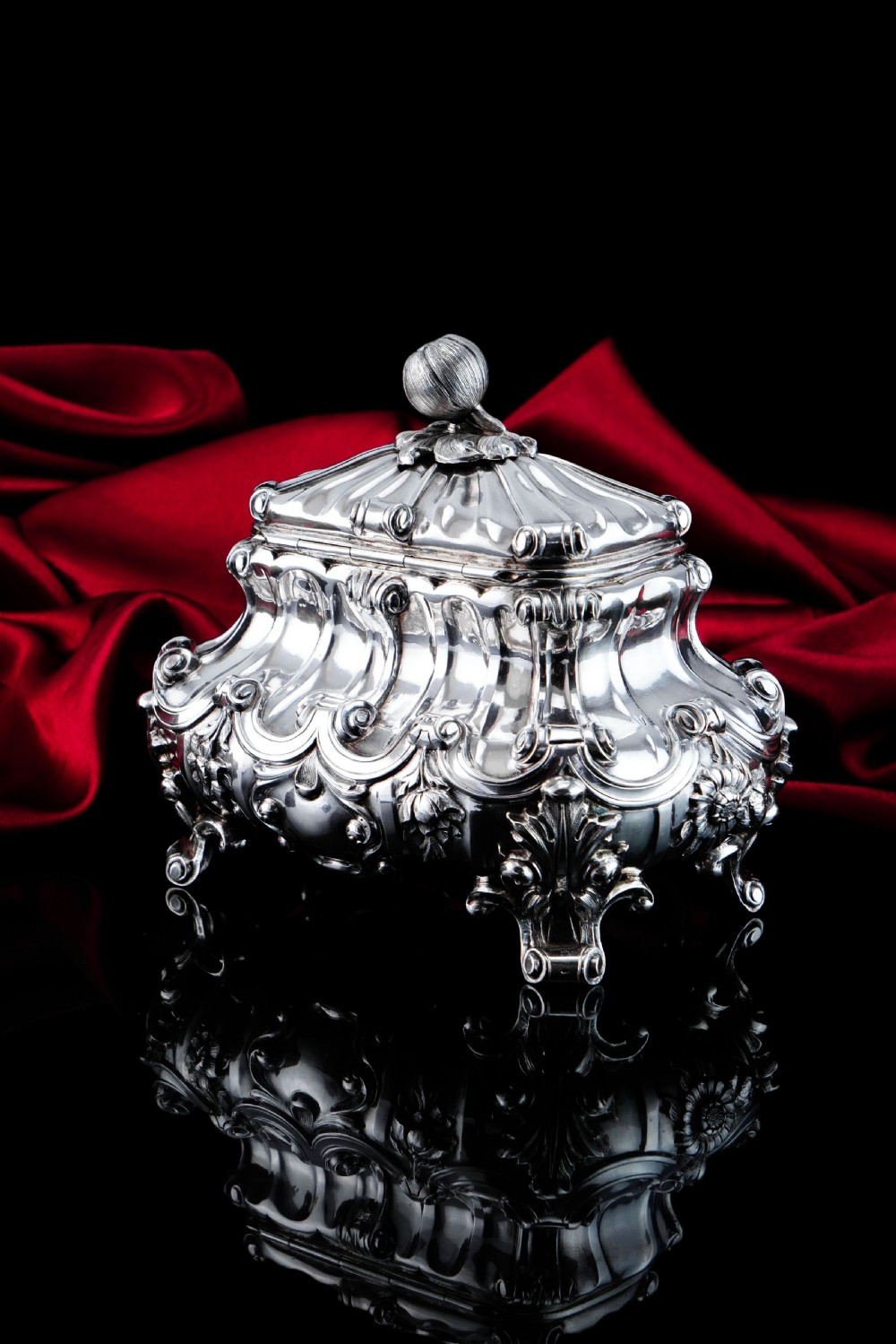 A Magnificent Antique Solid Silver Tea Caddy/Sugar Box Large & Heavy - 19th c. View VII