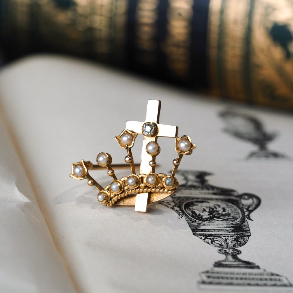 A late Victorian 15-carat gold coronet brooch set with natural pearls and a central cross motif adorned with a single diamond. View IX