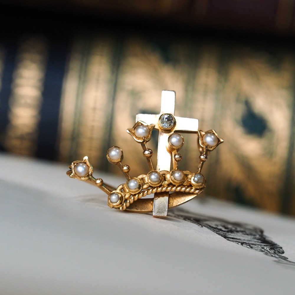 A late Victorian 15-carat gold coronet brooch set with natural pearls and a central cross motif adorned with a single diamond. View X