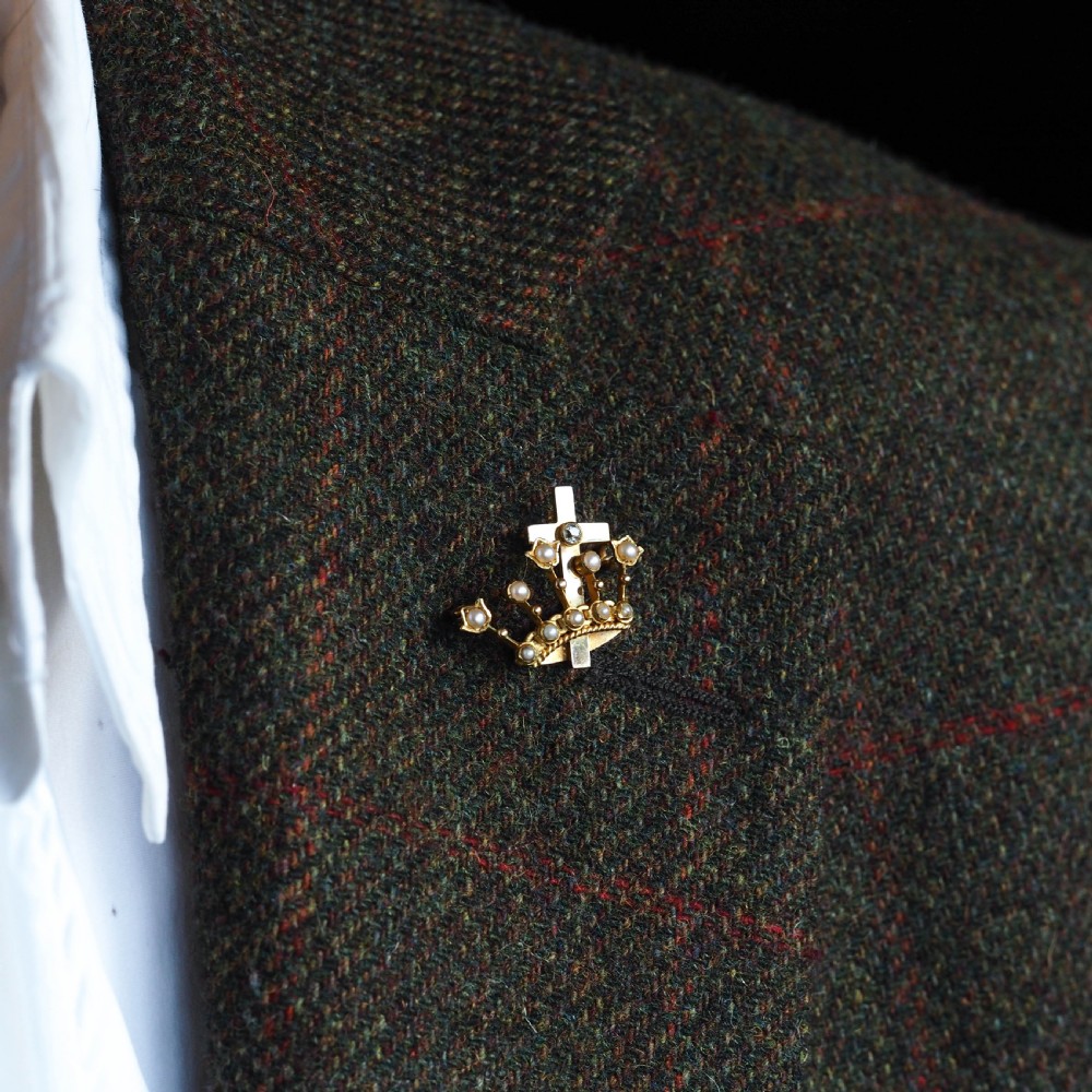 A late Victorian 15-carat gold coronet brooch set with natural pearls and a central cross motif adorned with a single diamond. View XII