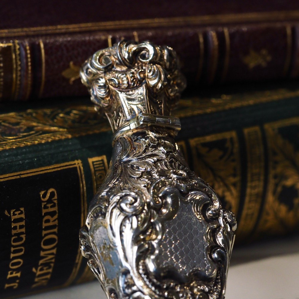 Antique French Parcel-Gilt Silver Scent Bottle/Flask with Ornate Decorations - 19th c. View XIV