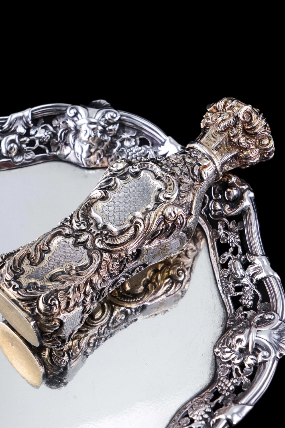 Antique French Parcel-Gilt Silver Scent Bottle/Flask with Ornate Decorations - 19th c. View XXVII