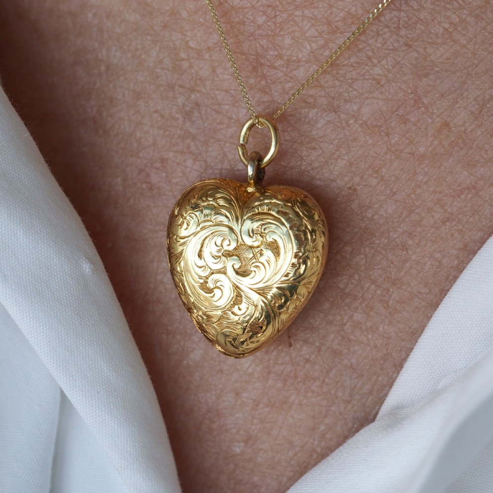 Antique Victorian 18K Gold Puffy Heart Necklace Pendant Locket - c.1890 View VII