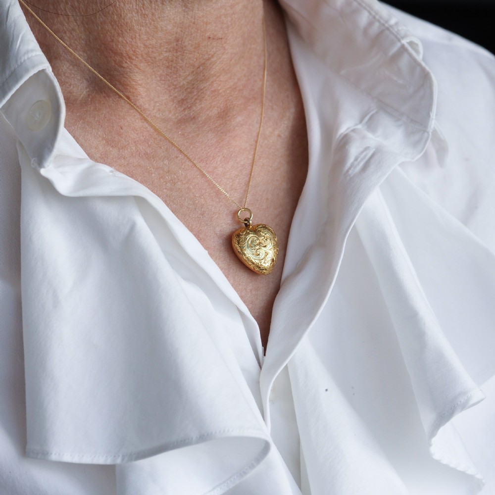 Antique Victorian 18K Gold Puffy Heart Necklace Pendant Locket - c.1890 View VIII