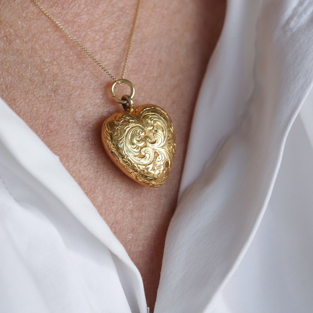 Antique Victorian 18K Gold Puffy Heart Necklace Pendant Locket - c.1890 View IX