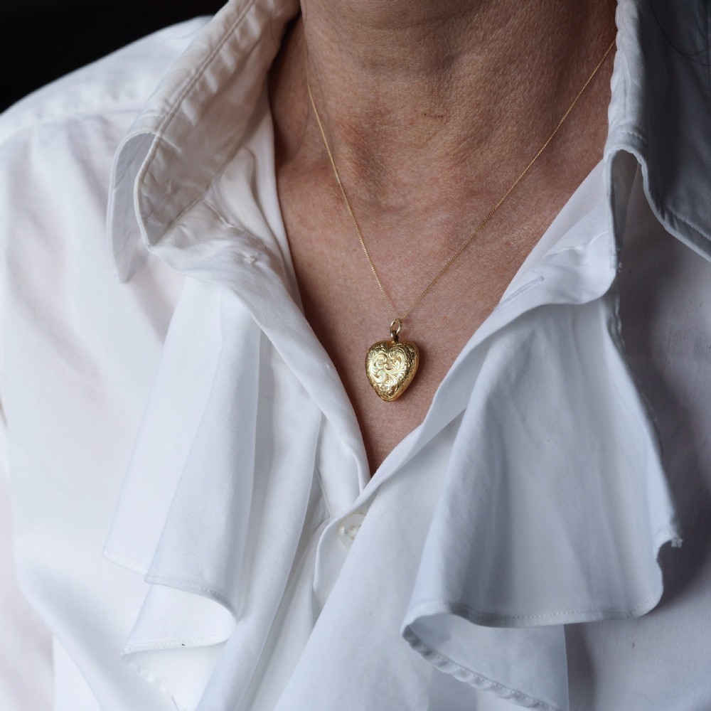 Antique Victorian 18K Gold Puffy Heart Necklace Pendant Locket - c.1890 View X