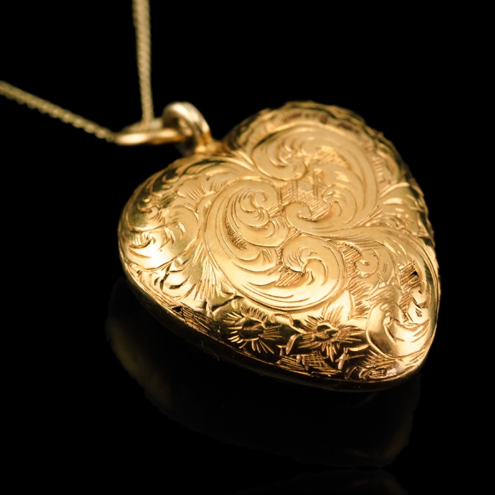 Antique Victorian 18K Gold Puffy Heart Necklace Pendant Locket - c.1890 View XII