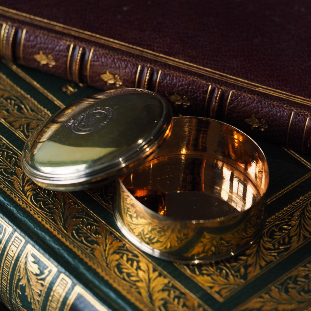 Antique Solid Silver Gilt Circular Tobacco Snuff Box - 18th Century View IV