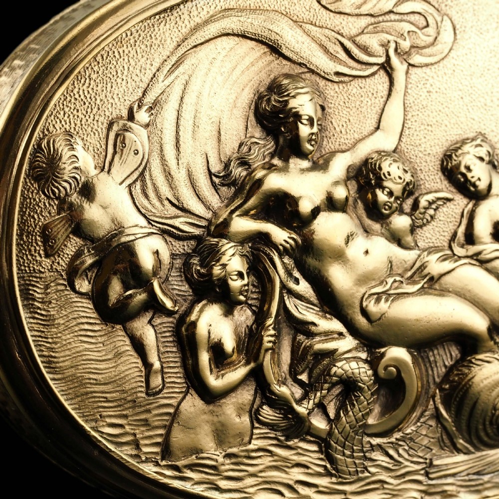 An oval Georgian silver-gilt snuff box featuring a relief scene of Venus surrounded by attendants and sea creatures on the lid. View III