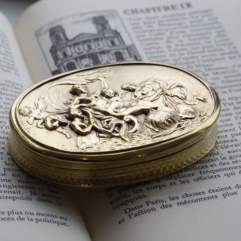 An oval Georgian silver-gilt snuff box featuring a relief scene of Venus surrounded by attendants and sea creatures on the lid. View VII