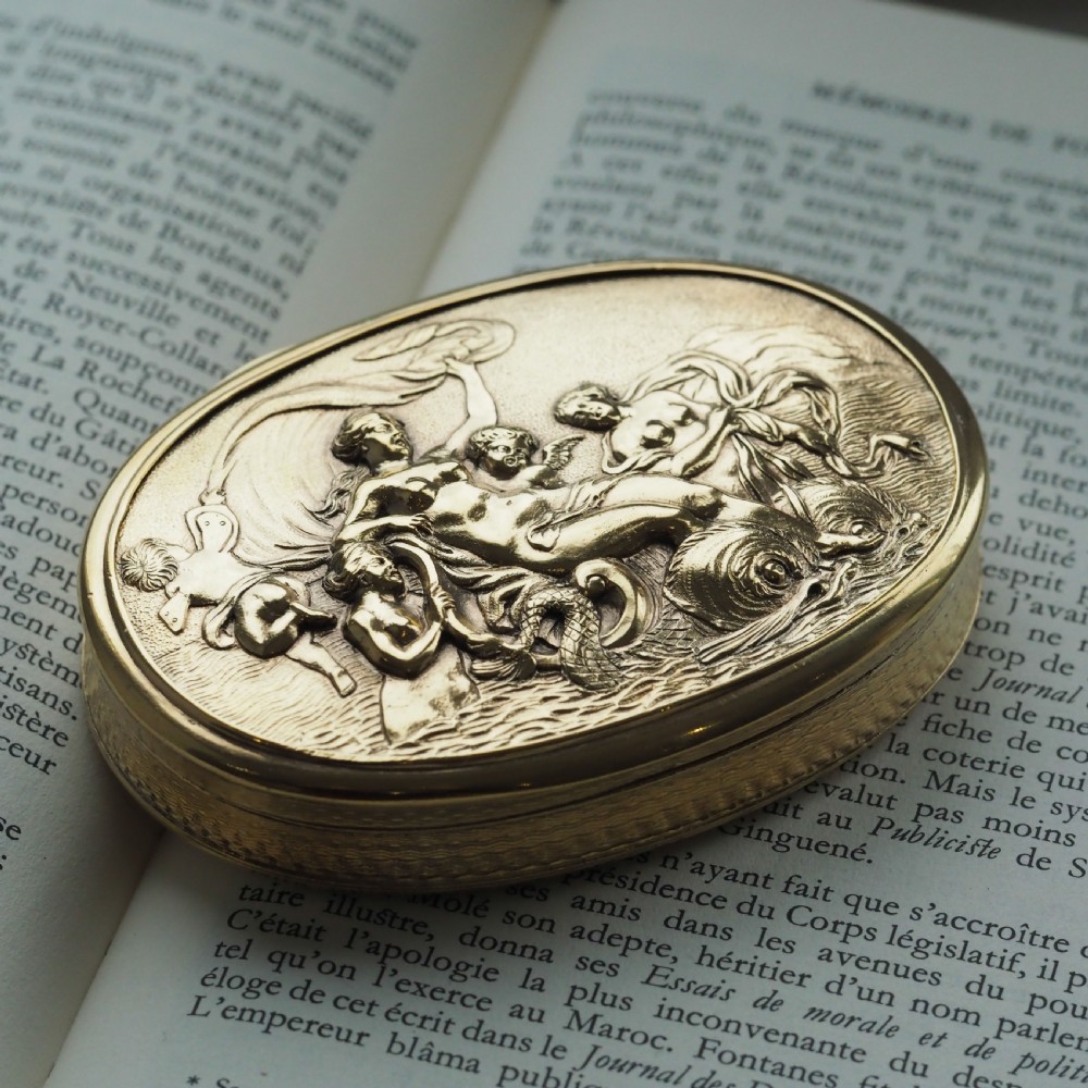 An oval Georgian silver-gilt snuff box featuring a relief scene of Venus surrounded by attendants and sea creatures on the lid. View XIII