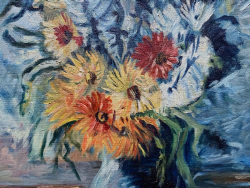 fig 4. An impressionist oil painting depicting yellow and orange flowers in a blue vase against a textured blue backdrop, framed in a moulded gilt wooden frame.