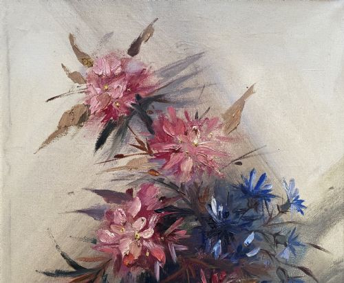 fig 2. A mid-century oil painting on canvas depicting pink and blue flowers in a glass vase, displayed inside an ornate gold gilded frame.