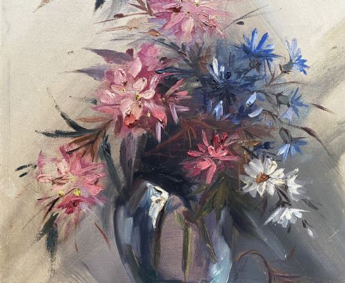 fig 3. A mid-century oil painting on canvas depicting pink and blue flowers in a glass vase, displayed inside an ornate gold gilded frame.