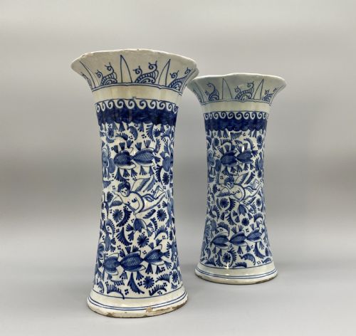 LARGE PAIR ANTIQUE CHINOISERIE BLUE AND WHITE DUTCH DELFT RIBBED BEAKER VASES - ADDITIONAL PHOTO 8