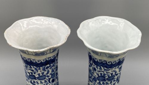 LARGE PAIR ANTIQUE CHINOISERIE BLUE AND WHITE DUTCH DELFT RIBBED BEAKER VASES - ADDITIONAL PHOTO 9