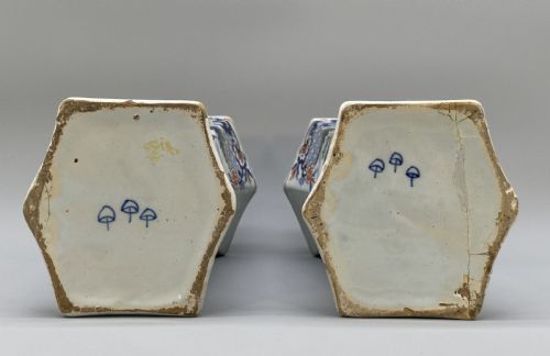 PAIR 18THCENTURY DUTCH DELFT POLYCHROME VASES 3 BELLS DRIE KLOKKEN FACTORY - ADDITIONAL PHOTO 3