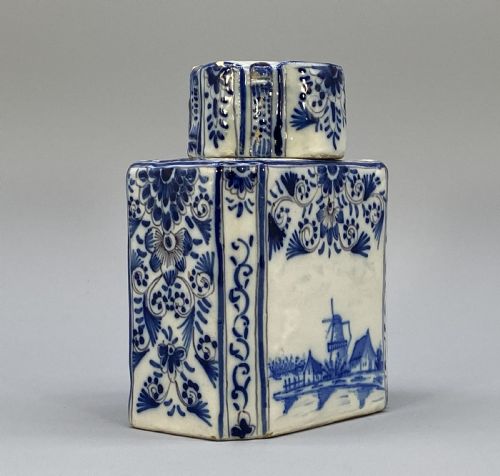 C. 1770 Dutch Delft Tea Caddy Canister with Lid - Blue and White Chinoiserie