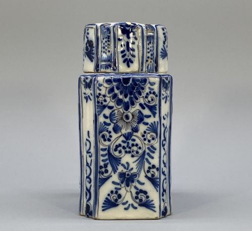 fig 3. c. 1770 Dutch Delft Tea Caddy Canister with Lid - Blue and White Chinoiserie