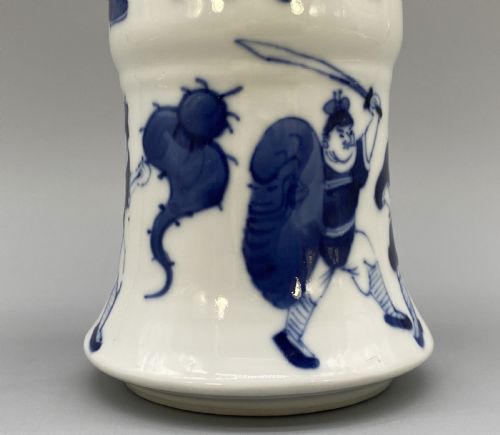 EARLY 19THC CHINESE GU SHAPED KANGXI STYLE BLUE AND WHITE PORCELAIN BEAKER VASE - ADDITIONAL PHOTO 7