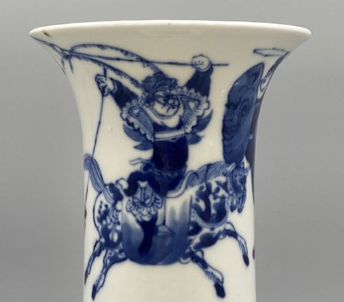 EARLY 19THC CHINESE GU SHAPED KANGXI STYLE BLUE AND WHITE PORCELAIN BEAKER VASE - ADDITIONAL PHOTO 10
