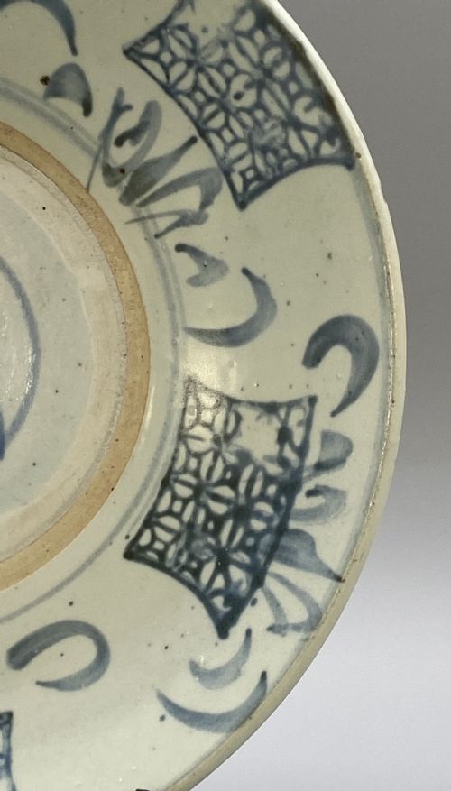 16THCENTURY CHINESE MING DYNASTY BLUE AND WHITE PORCELAIN SWATOW CHARGER BOWL PLATE - ADDITIONAL PHOTO 6