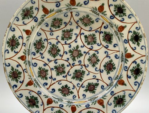LARGE 18THC DUTCH POLYCHROME DELFT DELFTWARE GEOMETRIC FLORAL CHARGER PLATE - ADDITIONAL PHOTO 4