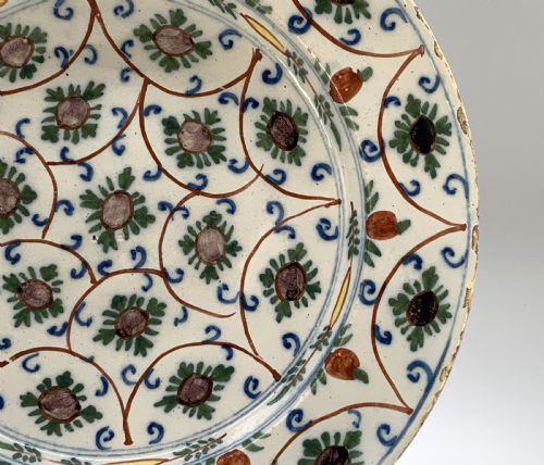 LARGE 18THC DUTCH POLYCHROME DELFT DELFTWARE GEOMETRIC FLORAL CHARGER PLATE - ADDITIONAL PHOTO 7