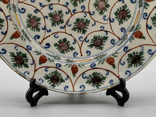 LARGE 18THC DUTCH POLYCHROME DELFT DELFTWARE GEOMETRIC FLORAL CHARGER PLATE - ADDITIONAL PHOTO 8