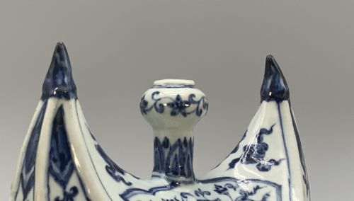 fig 4. A Rare 16th-17thC Chinese Blue & White Porcelain Crescent-Shaped Pilgrim Flask