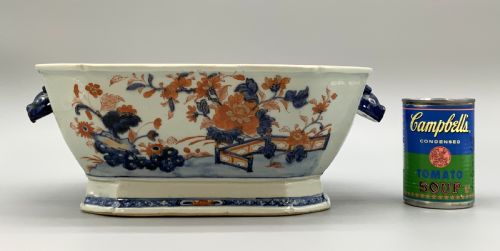 fig 1. An 18th-century Chinese export porcelain jardiniere decorated with hand-painted floral motifs in cobalt blue and iron-red with blue side handles.