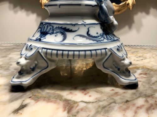 ARTDECO PORCELAIN TABLE LAMP BLUE AND WHITE EXCEPTIONALLY RARE EXAMPLE - ADDITIONAL PHOTO 9