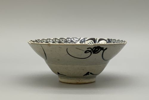 fig 5. A 17th-century Chinese Swatow porcelain bowl featuring hand-painted underglaze blue geometric and floral motifs on an off-white glazed surface.
