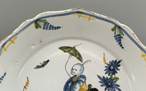 FRENCH DELFT CHINOISERIE CHARGER DISH 18THCENTURY FAIENCE MANGANOSE YELLOW - ADDITIONAL PHOTO 3