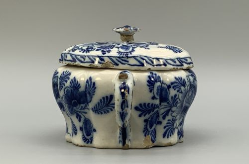 ENGLISH DELFT POSSET POT 17THCENTURY BLUE AND WHITE FLORAL FAIENCE CIRCA 1690 - ADDITIONAL PHOTO 4