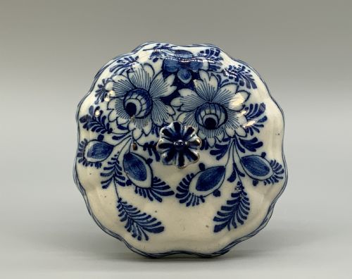 ENGLISH DELFT POSSET POT 17THCENTURY BLUE AND WHITE FLORAL FAIENCE CIRCA 1690 - ADDITIONAL PHOTO 8