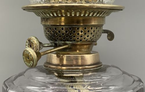 TALL ARTNOUVEAU TABLE OIL LAMP TWINBURNING HANDBLOWN SHADE BRASS AND CERAMIC - ADDITIONAL PHOTO 4