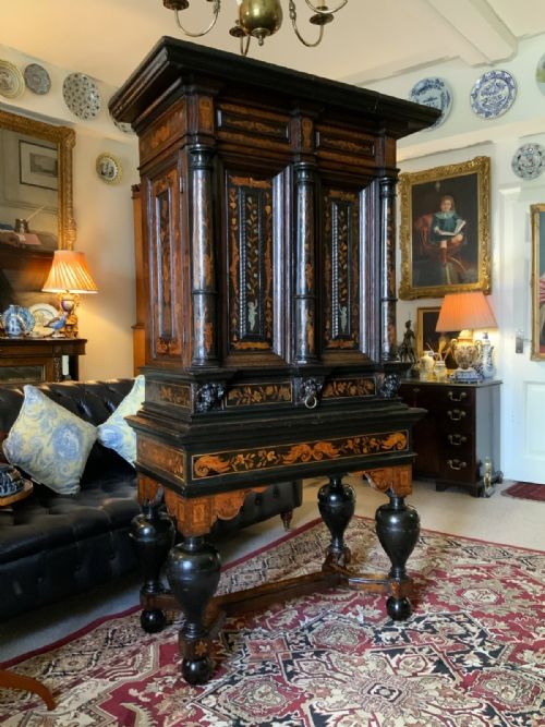 SUPERB 17THC DUTCH MARQUETRY CABINET ON STAND BAROQUE PERIOD WITH PEWTER INLAY