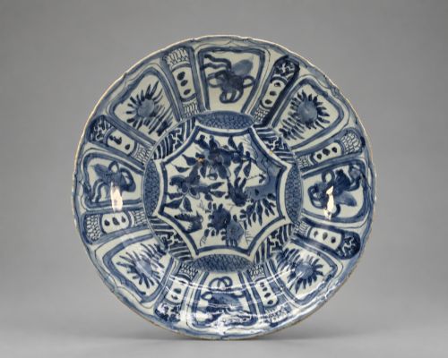 16th-century Chinese Kraak Porcelain Charger – Wanli Period - Blue and White