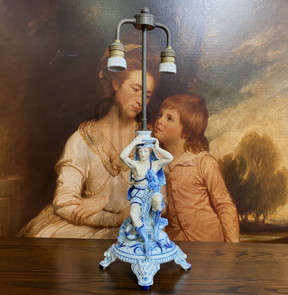 RARE MAGNIFICENT 1920s ART DECO BLUE & WHITE FIGURAL PORCELAIN TABLE LAMP