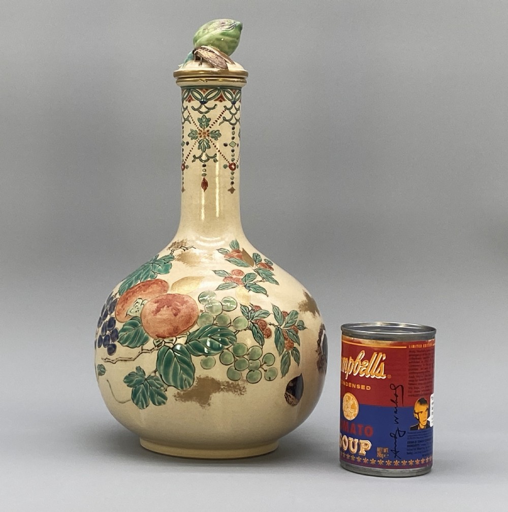 c. 1900 JAPANESE MEIJI PERIOD FLUTED AWATA SATSUMA BOTTLE VASE Inc. CRICKET LID View II