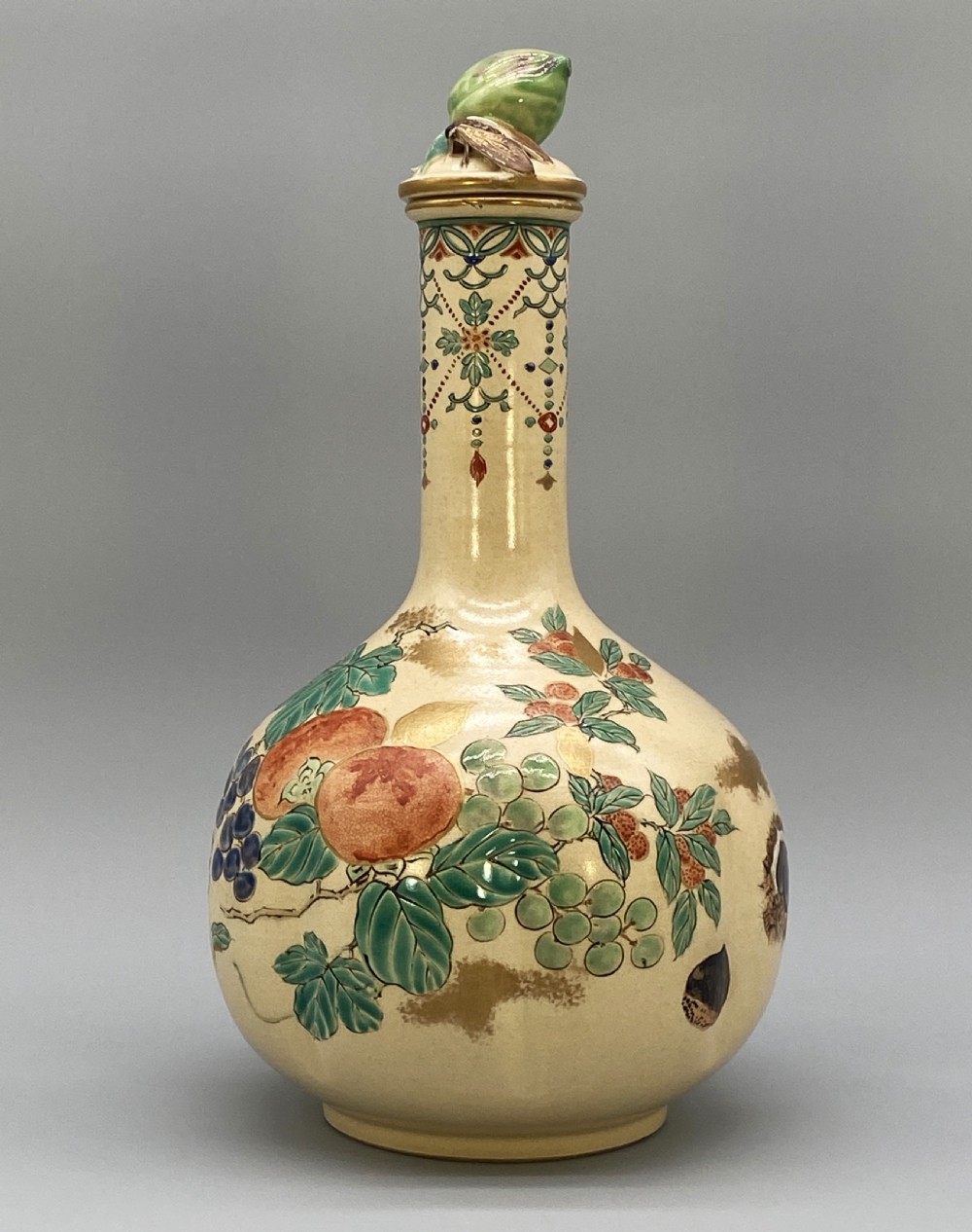 c. 1900 JAPANESE MEIJI PERIOD FLUTED AWATA SATSUMA BOTTLE VASE Inc. CRICKET LID View IV