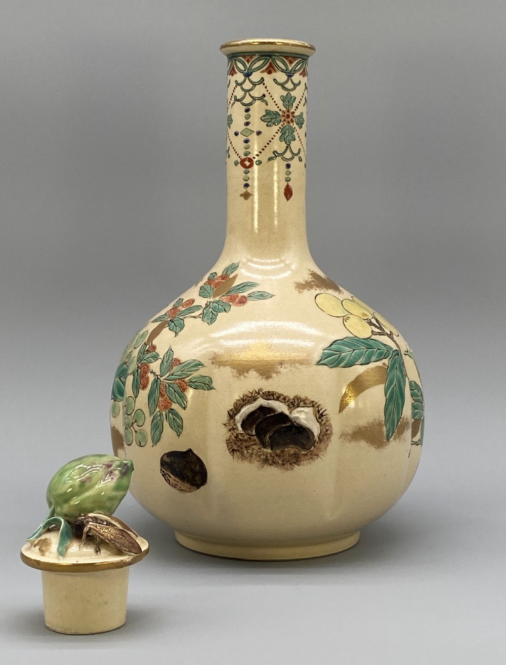 c. 1900 JAPANESE MEIJI PERIOD FLUTED AWATA SATSUMA BOTTLE VASE Inc. CRICKET LID View VI