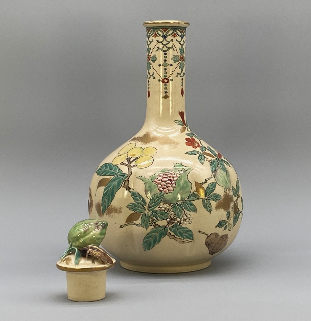 c. 1900 JAPANESE MEIJI PERIOD FLUTED AWATA SATSUMA BOTTLE VASE Inc. CRICKET LID View VII