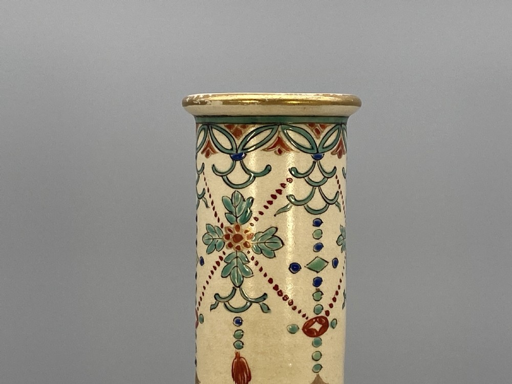 c. 1900 JAPANESE MEIJI PERIOD FLUTED AWATA SATSUMA BOTTLE VASE Inc. CRICKET LID View VIII