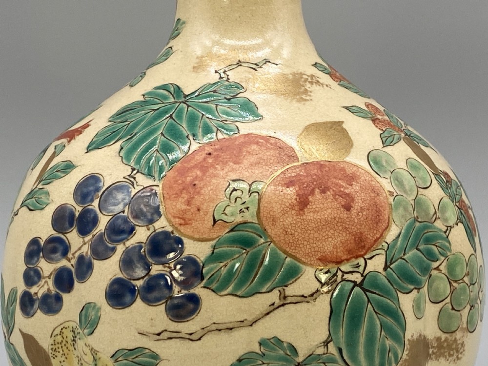 c. 1900 JAPANESE MEIJI PERIOD FLUTED AWATA SATSUMA BOTTLE VASE Inc. CRICKET LID View XI